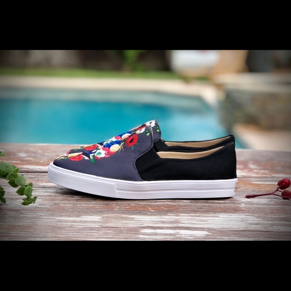 Frida Kahlo Canvas Flats/Loafers Black - Picture 2 of 3